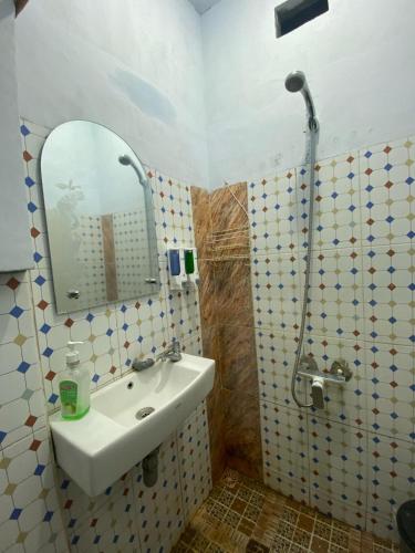 Koupelna v ubytování Harry & Mimin Homestay