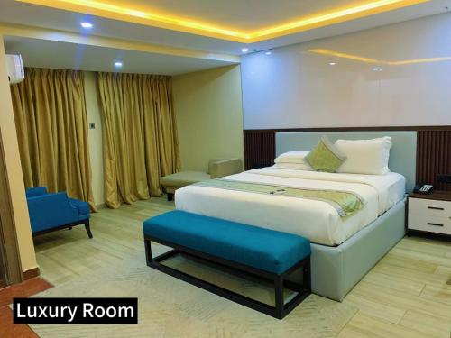 Ein Bett oder Betten in einem Zimmer der Unterkunft The Willows Nest Hotel Ibadan