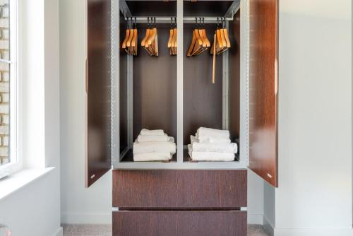 a wardrobe with towels and umbrellas in it at Blueground Downtown Berkeley AC nr UC Berkeley SFO-1823 in San Francisco