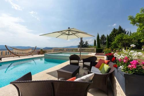 Kolam renang di atau dekat dengan Charming Villa 18 guest with Pool at near Cannes