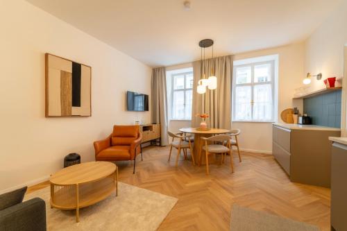 josef's home I Violette
