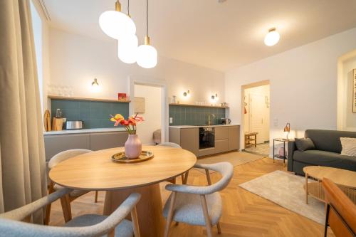 josef's home I Violette