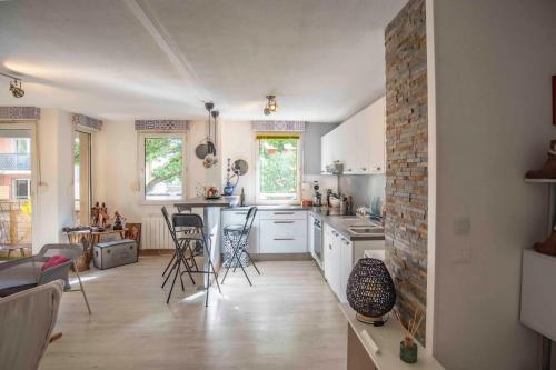 Photo de la galerie de l'établissement Nice 64 M2 Bright Well Decorated With Wifi, à Villeurbanne