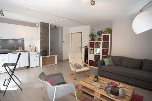 Photo de la galerie de l'établissement Nice 64 M2 Bright Well Decorated With Wifi, à Villeurbanne