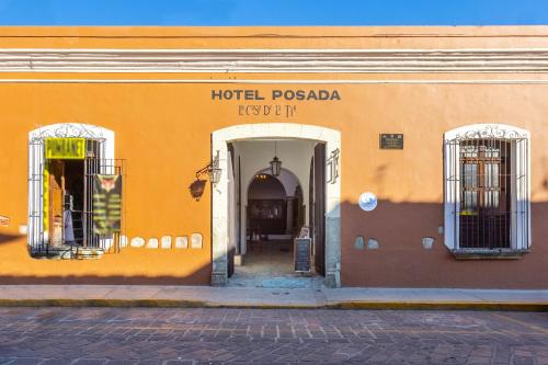an entrance to a hotel pogociocabaseasteryasteryasteryasteryasteryastery at Capital O Posada La Casa De La Tia, Oaxaca in Oaxaca City