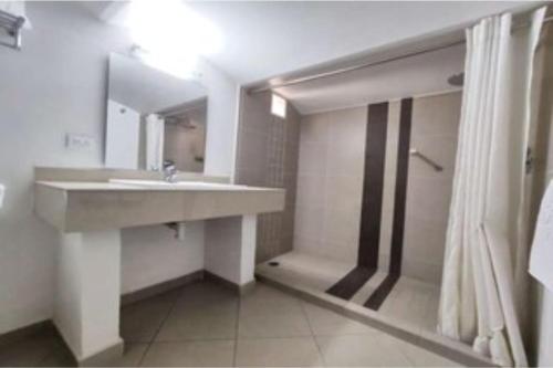 a bathroom with a sink and a mirror at Hotel Del Portal, Puebla in Puebla