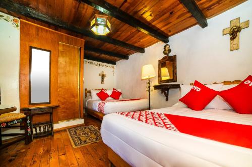Postel nebo postele na pokoji v ubytování OYO Hotel El Mineral, Tlalpujahua