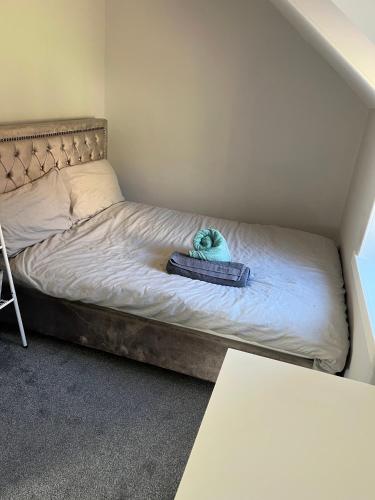Ένα ή περισσότερα κρεβάτια σε δωμάτιο στο Waterside Apartment