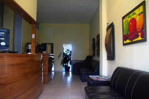 a living room with couches and a living room at OYO Hotel Trigos De Oro,San Luis Teolocholco Park in San Luis Teolocholco
