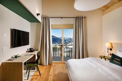 Postel nebo postele na pokoji v ubytování Hotel Sport Klosters