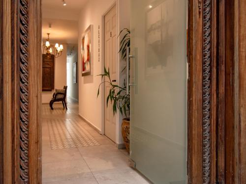 a hallway with a glass door leading to a room at Collection O Hotel Lavanda Anzures in Mexico City