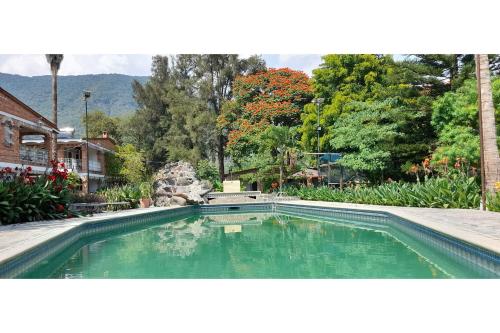 a swimming pool in the middle of a yard at Capital O Posada Del Pescador Jocotepec in Chapala