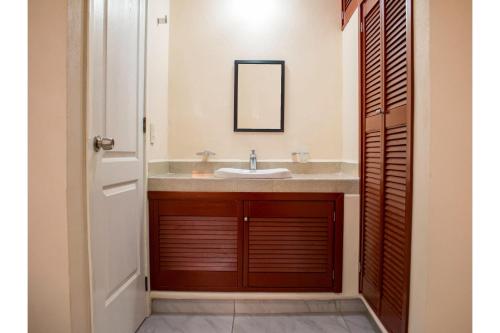 Salle de bains dans l'établissement OYO Hotel La Playa