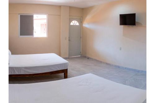 Un ou plusieurs lits dans un hébergement de l'établissement OYO Hotel La Playa