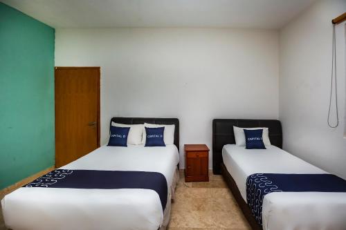 Letto o letti in una camera di Capital O Cancun International Airport 24 7