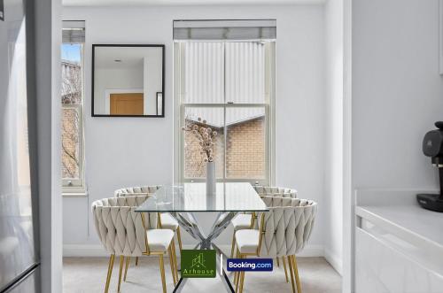 a dining room with a glass table and chairs at Two Bedroom Apartment By Arhouse Apartments Short Lets & Serviced Accommodation Shoreditch With Free WiFi in London