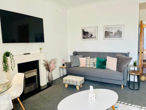 Posezení v ubytování Central, Modern Apartment - Private Terrace - Dog Friendly