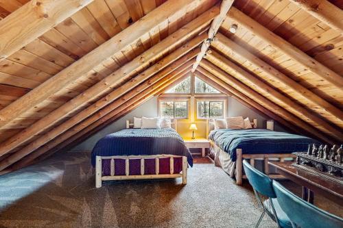 Ένα ή περισσότερα κρεβάτια σε δωμάτιο στο Leavenworth Cozy Cabin