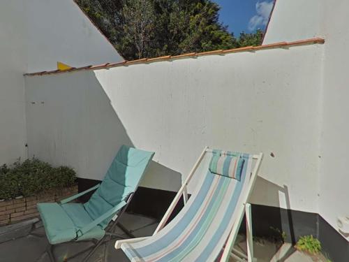 Gallery image of Maison cosy avec mezzanine, piscine chauffée, proche mer - 4 couchages - parking privatif - FR-1-224A-1 in Brétignolles-sur-Mer