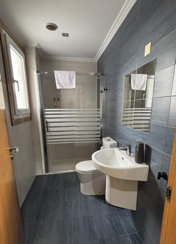 Un baño de A Cuarta Ronda II