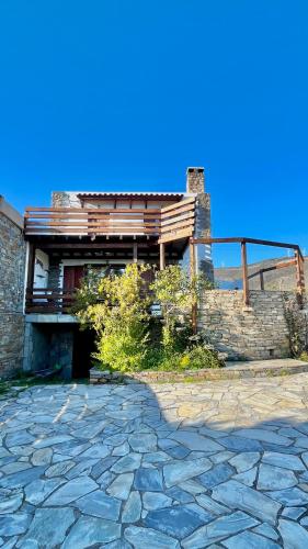 Το κτήριο όπου στεγάζεται  το διαμέρισμα