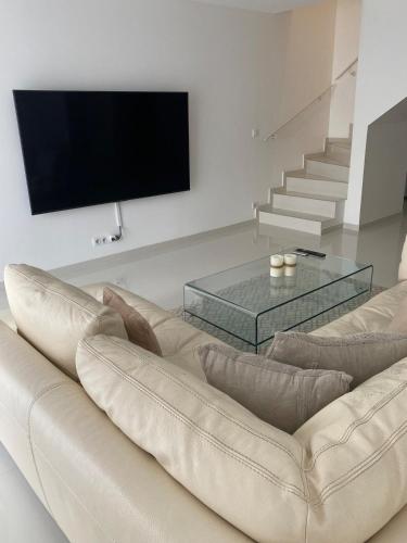 Photo de la galerie de l'établissement Maison spacieuse et sa salle de sport, à Les Alluets-le-Roi