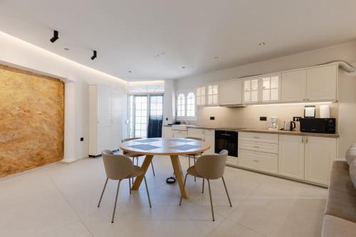 Old town luxury apartment 3