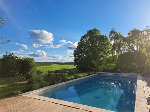 Le domaine aux herbes folles