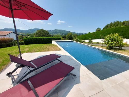 Villa avec piscine vue montagnes à 3km des plages