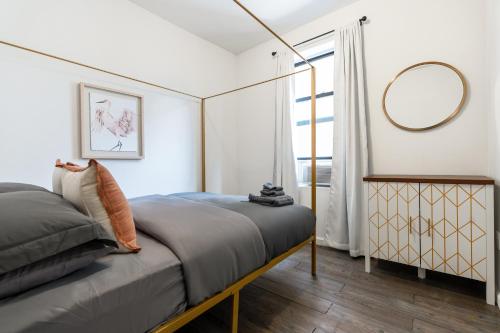 Ένα ή περισσότερα κρεβάτια σε δωμάτιο στο Prestige NYC Suite