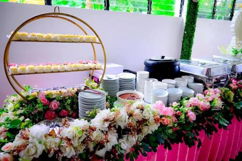 Makanan di atau berdekatan hotel