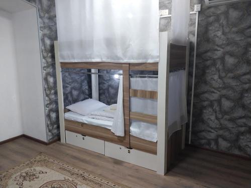 Postel nebo postele na pokoji v ubytování KING Hostel Center