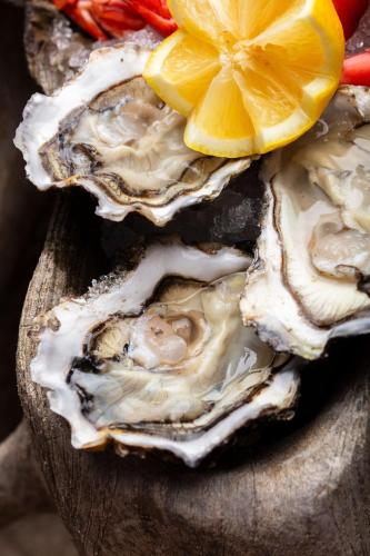a plate of oysters with a lemon on top at Bella Vista Hôtel, Suites & Maisons in Porticcio