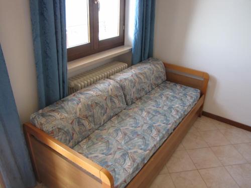 a couch in a room with a window at Residence Villa Margherita in Brenzone sul Garda