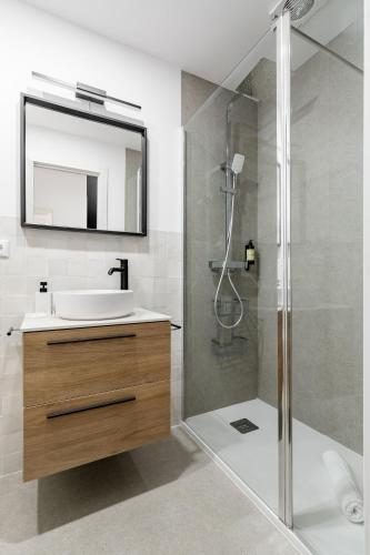La Latina Life - 2 Bedrooms with Balcony