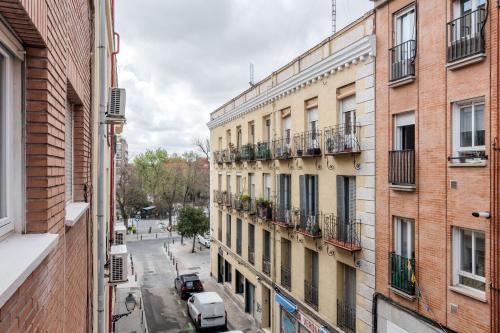 La Latina Life - 2 Bedrooms with Balcony