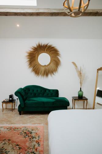 Photo de la galerie de l'établissement Le Castel, La Suit Prestige, à Solliès-Pont