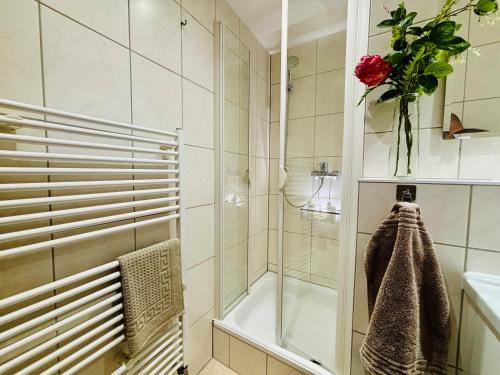 Bagno di MoonDayHomes - TopLocation I 4Persons I Gallery Maisonette Boutique Apartment PERA
