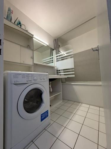 a laundry room with a washing machine in it at Meijotel A N26 - ST5C in Les Deux Alpes