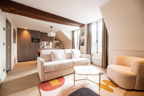 a living room with a couch and a table at vivez au coeur du Marais in Paris
