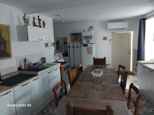 ARDECHE, Maison de vacances bensylv privative 4 adultes et 2 enfants 3 chambres, 4 lits