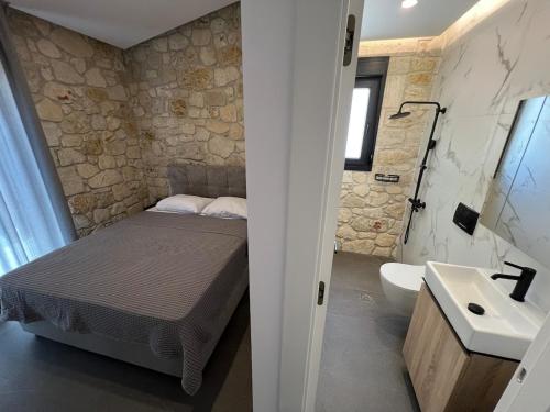 Ένα ή περισσότερα κρεβάτια σε δωμάτιο στο Exclusive new villa with private pool - 2BR