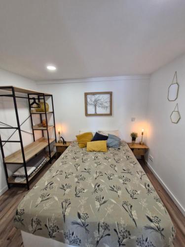 Alfama T1 Travel