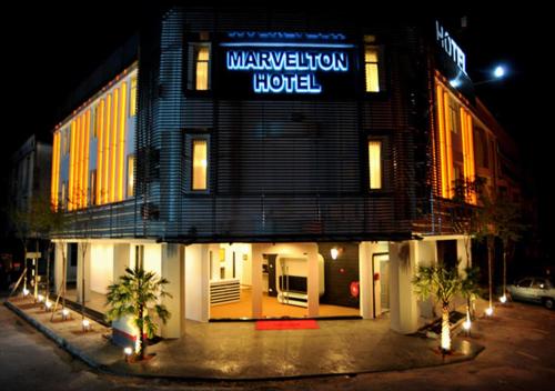 a hotel with a sign on the side of a building at Hotel O Marvelton Hotel in Butterworth