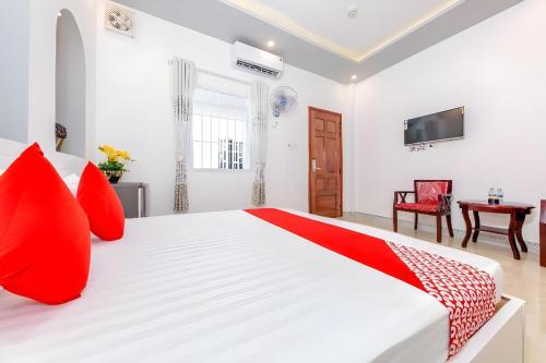 TV a/nebo společenská místnost v ubytování Super OYO 598 Peony Hotel
