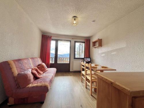 Studio cosy à 50m des pistes, balcon, parking, casier à skis, proche village et école de ski - FR-1-595-11