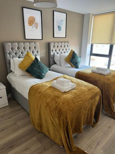 Postel nebo postele na pokoji v ubytování Richmond Row by L3 Apartments
