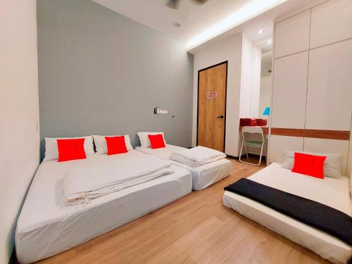 Katil atau katil-katil dalam bilik di Good2Stay Villa 15-20pax I 4R4B 1KTV I Swimming Pool I BBQ I Gaming I 10 Parking I Wifi6