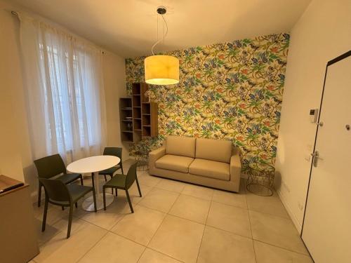 Florence Tropical Suite