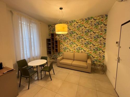 Florence Tropical Suite